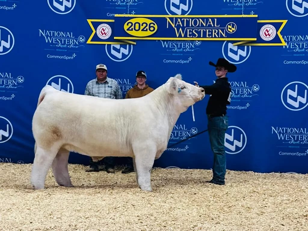 4RE | Ty Weathers with his steer and with two 4Rivers Equipment representatives at the NWSS.